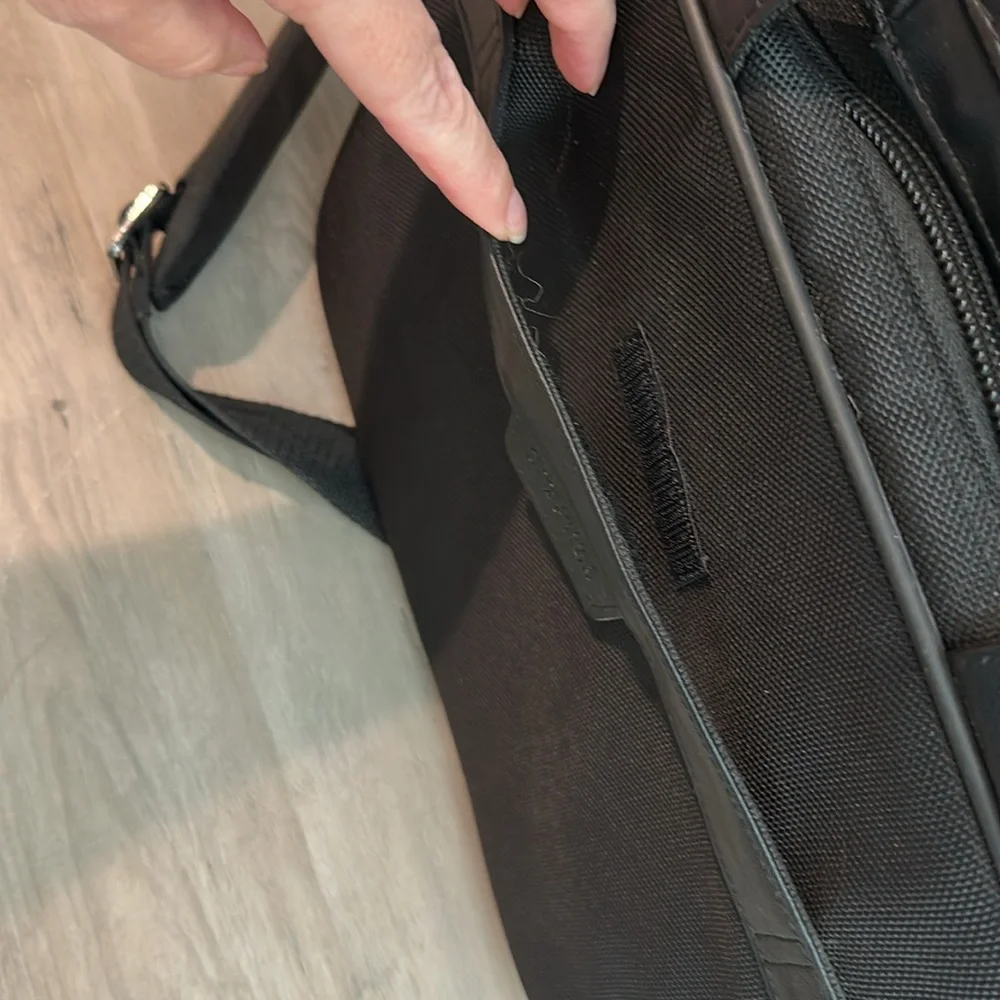Kenneth Cole Tablet/Laptop Travel Bag